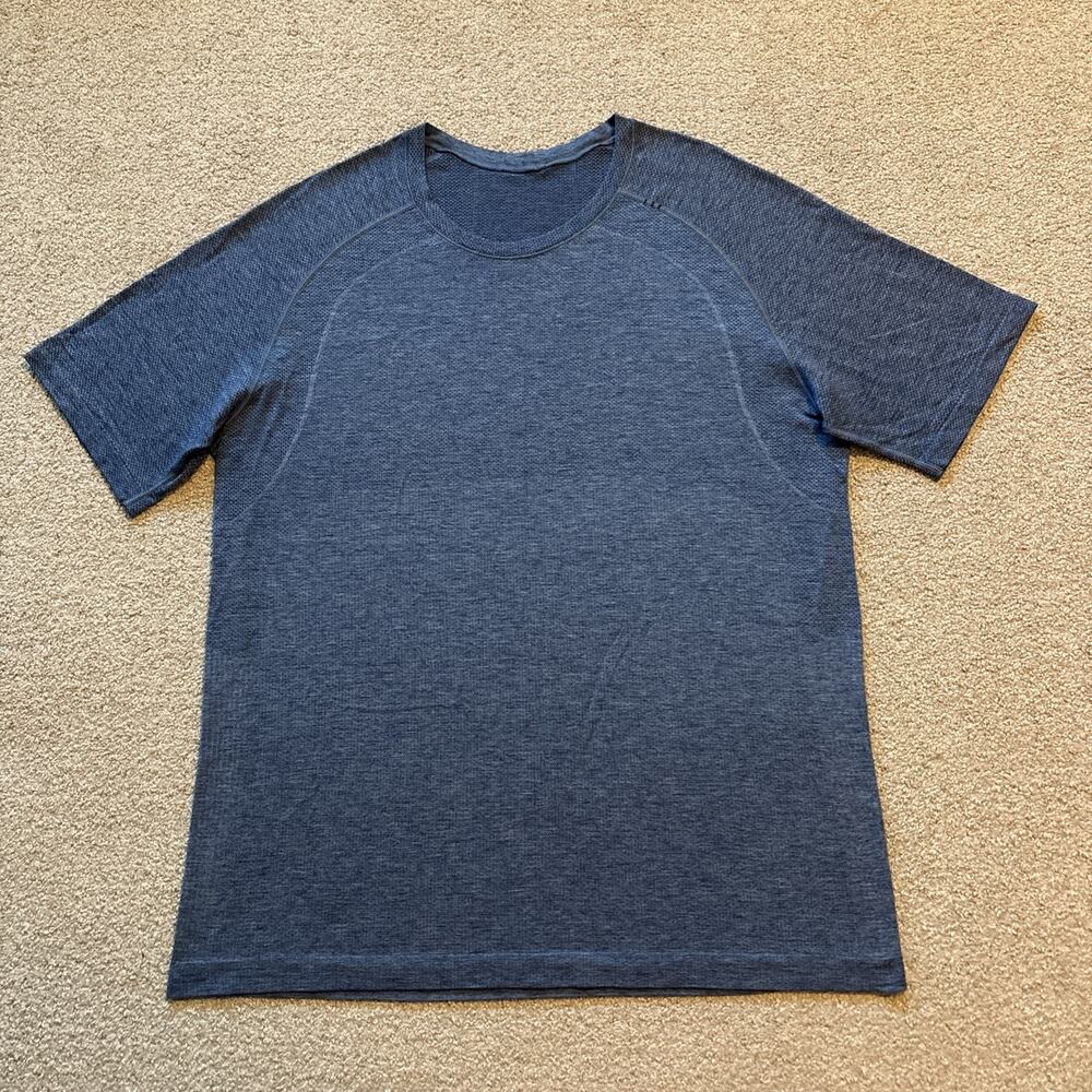 Lululemon Men's Metal Vent Tech Short Sleeve Blue Large Pullover Athletic